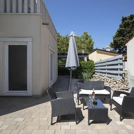 Casa vacanze Nocciola Mit 6 Schlafzimmern In Meeresnaehe By Interhome Premantura