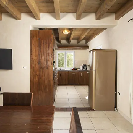 Nocciola Mit 6 Schlafzimmern In Meeresnaehe By Interhome Premantura