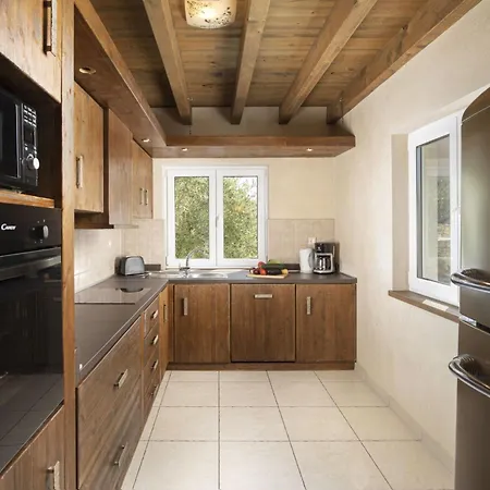Nocciola Mit 6 Schlafzimmern In Meeresnaehe By Interhome *