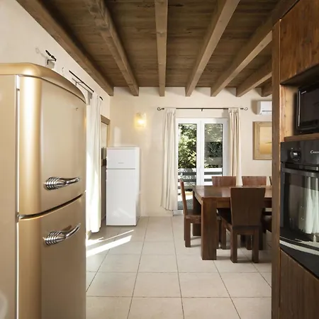 Nocciola Mit 6 Schlafzimmern In Meeresnaehe By Interhome Casa vacanze *