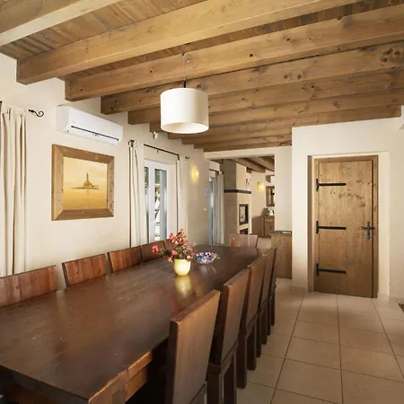 Nocciola Mit 6 Schlafzimmern In Meeresnaehe By Interhome Casa vacanze