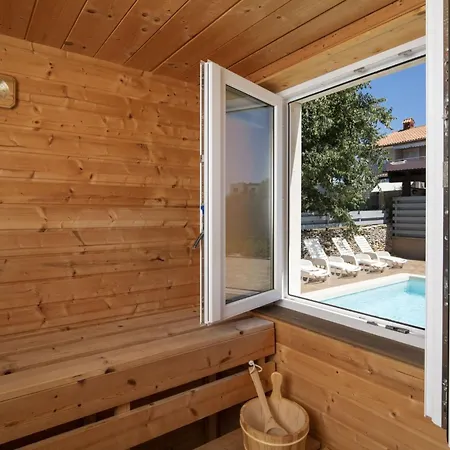 Nocciola Mit 6 Schlafzimmern In Meeresnaehe By Interhome *