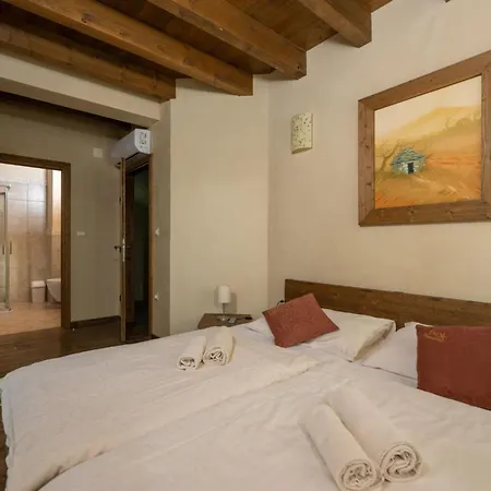 Nocciola Mit 6 Schlafzimmern In Meeresnaehe By Interhome * Premantura