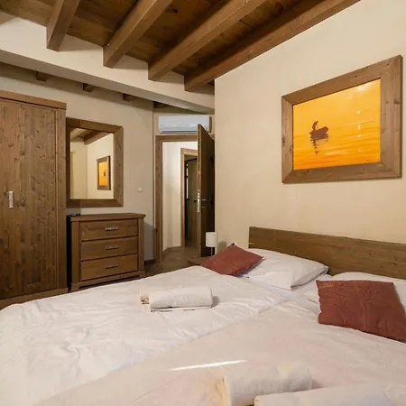 Nocciola Mit 6 Schlafzimmern In Meeresnaehe By Interhome Casa vacanze Premantura