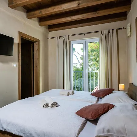 Nocciola Mit 6 Schlafzimmern In Meeresnaehe By Interhome Casa vacanze Premantura