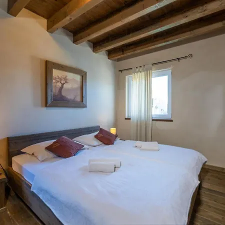 Nocciola Mit 6 Schlafzimmern In Meeresnaehe By Interhome