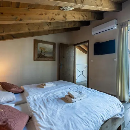 Nocciola Mit 6 Schlafzimmern In Meeresnaehe By Interhome Premantura